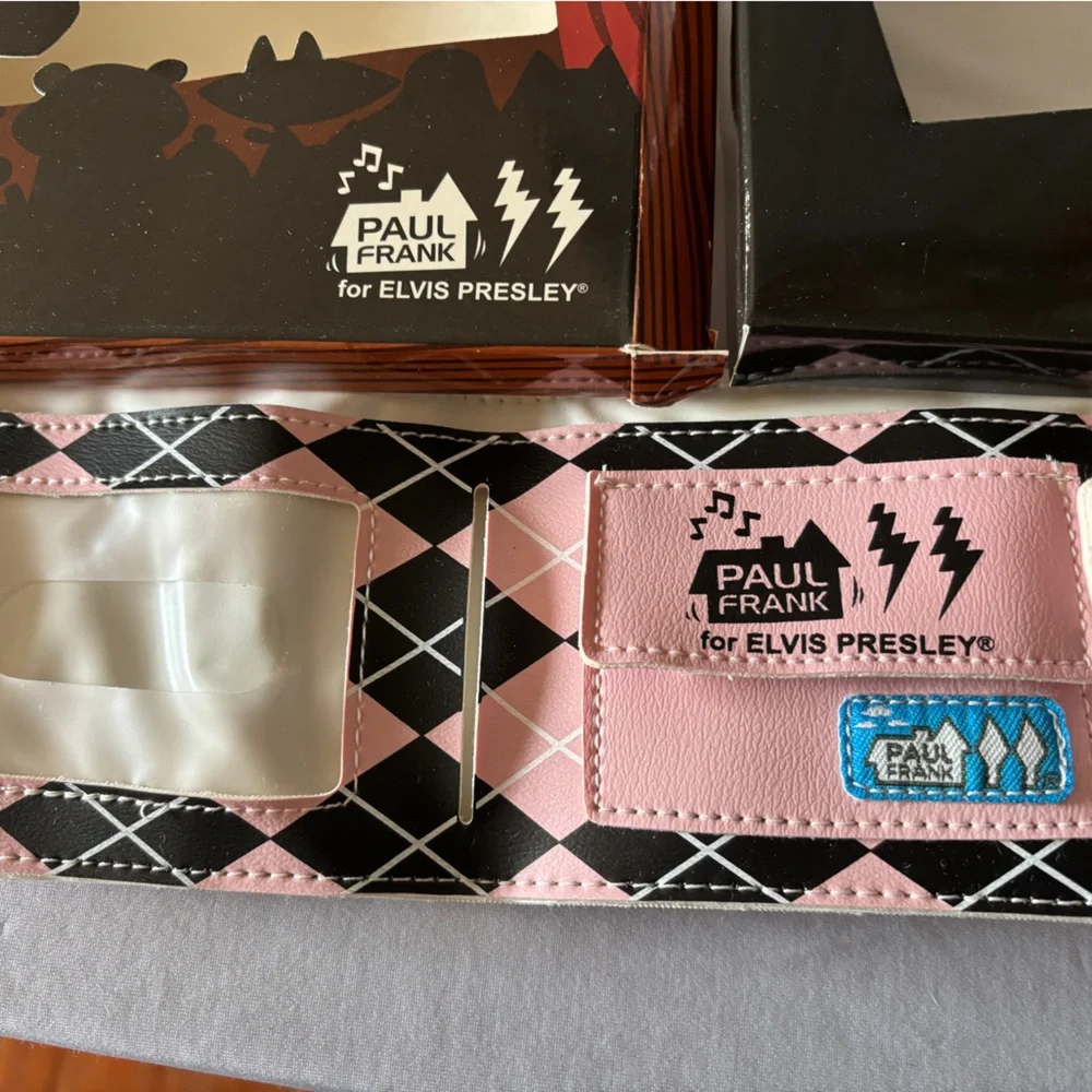 Paul Frank Elvis Julius Graphic Wallet — Pink, Green, Black, White - Picture 6 of 7